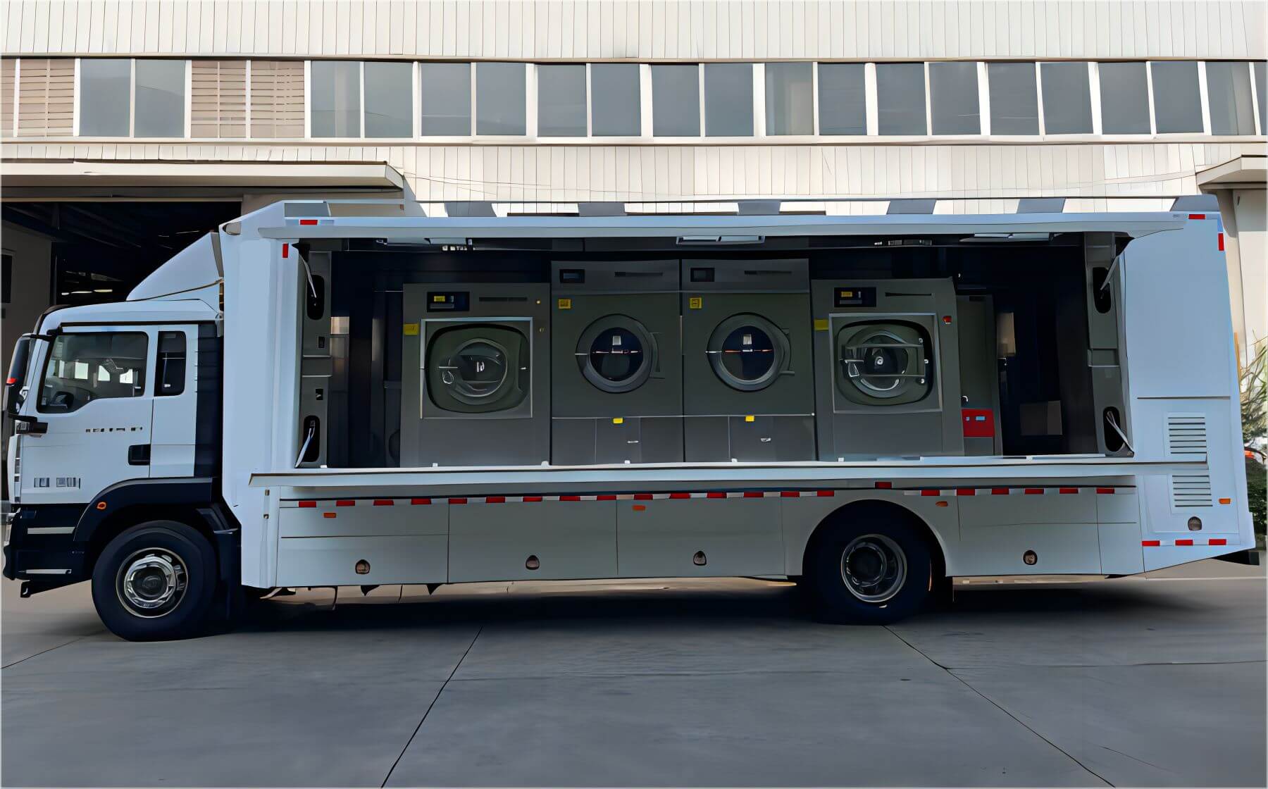 Sinotruck Mobile Laundry Vehicle (5)(1)