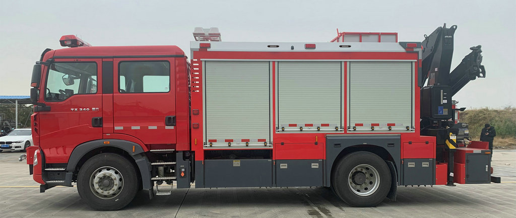 HOWO Chemical Rescue Fire Trucks With Decontamination system