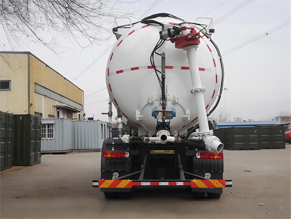 Dry Vacuum Supersucker Truck (13)