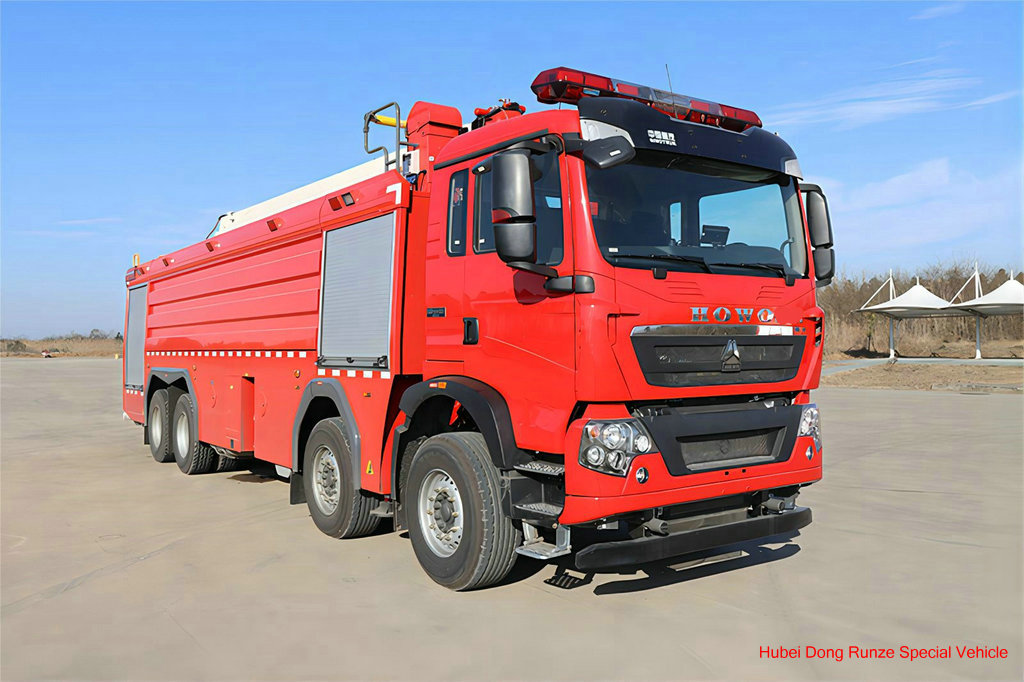 HOWO water foam tower fire truck (1)