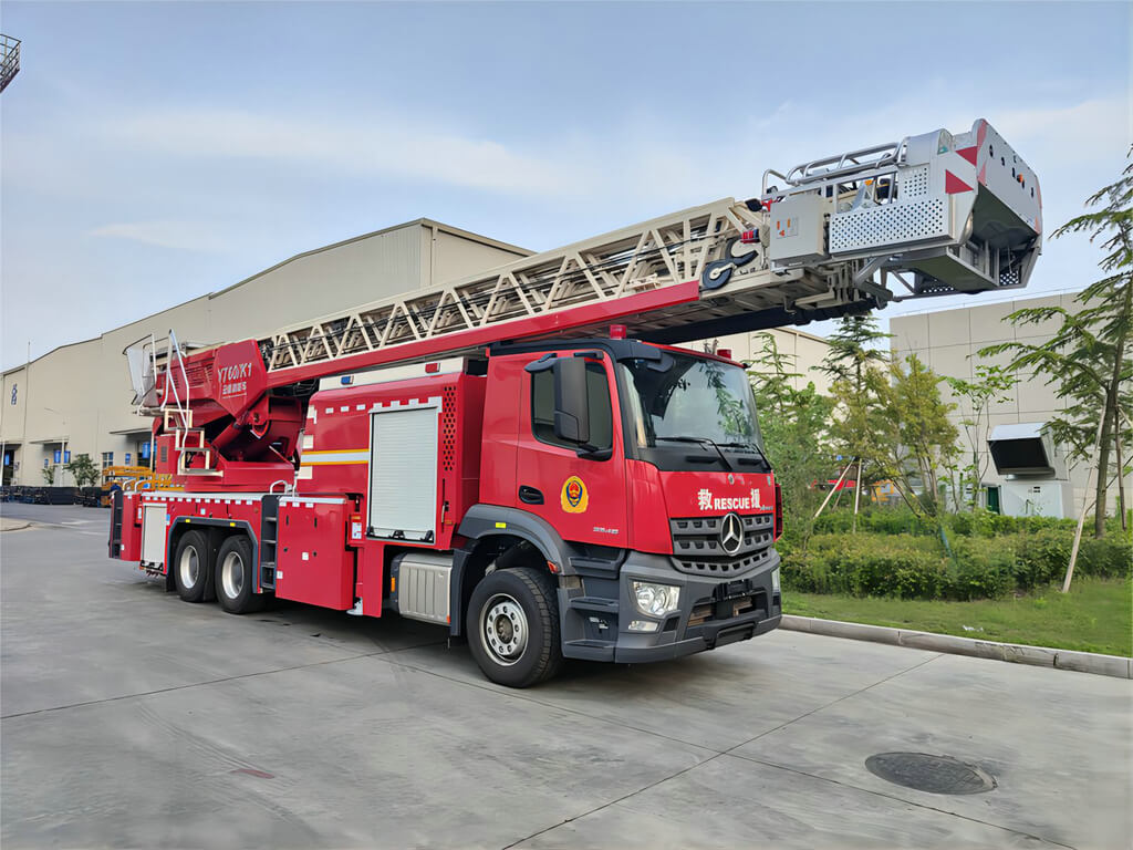 Aerial ladder fire trucks (121)