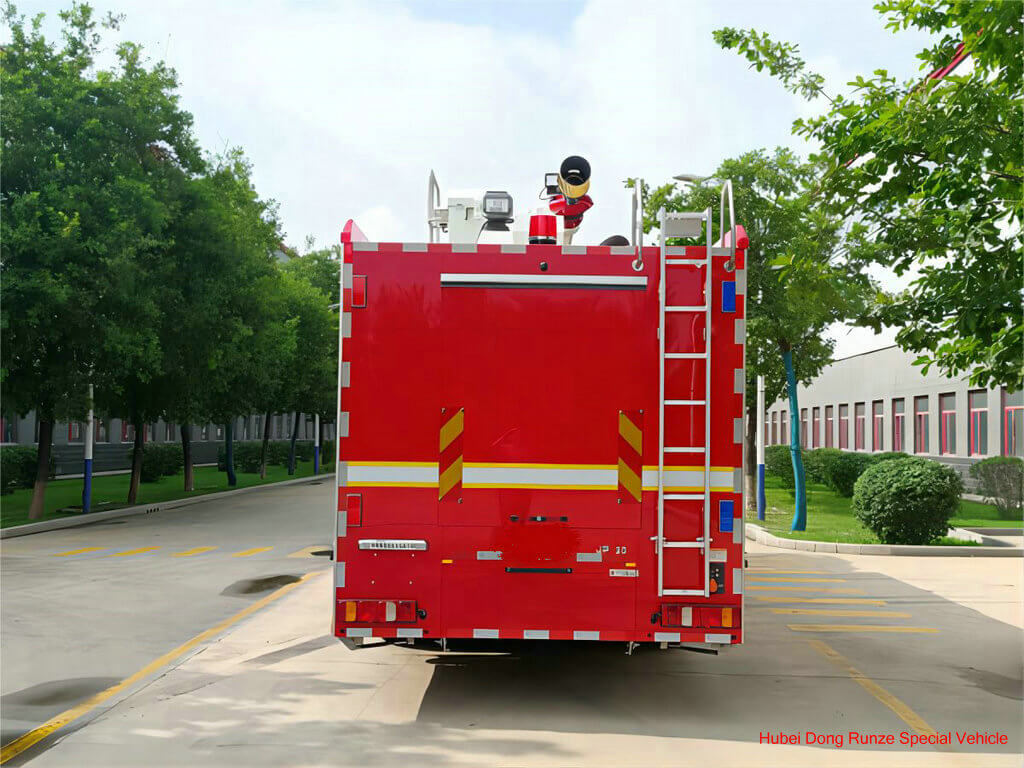water foam tower fire truck (249)