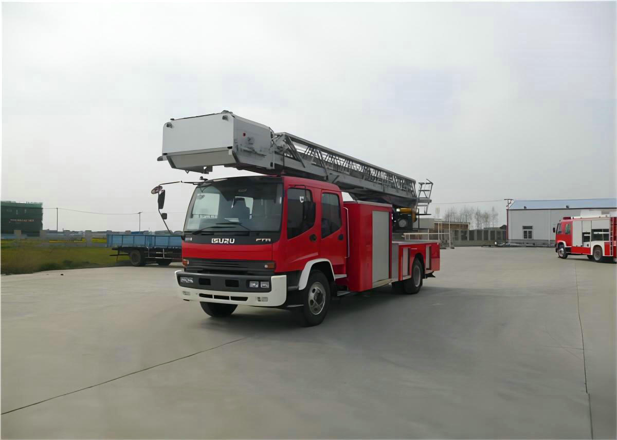 ISUZU 30 m Aerial Ladder Fire Engine Truck (3)