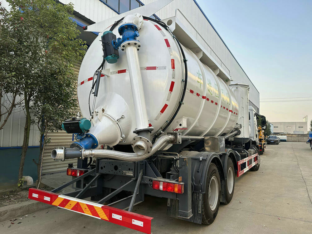 SITRAK Super Suckers Industrial Vacuum Loaders (19)