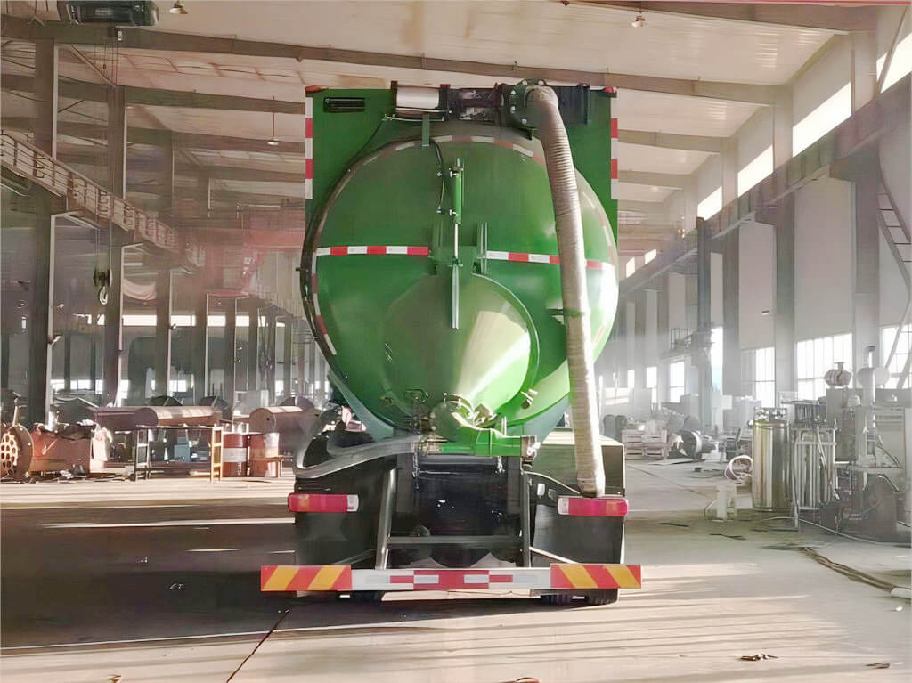 FOTON Industrial Vacuum Loader Trucks (1)
