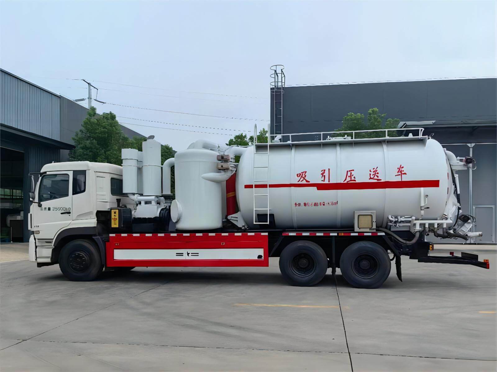 Pneumatic suction truck Industrial Vacuum Trucks (1)