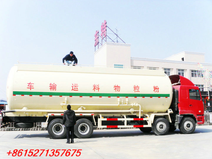 CAMC 8x4 Pneumatic Bulk Tanker Truck 40~47 Cbm