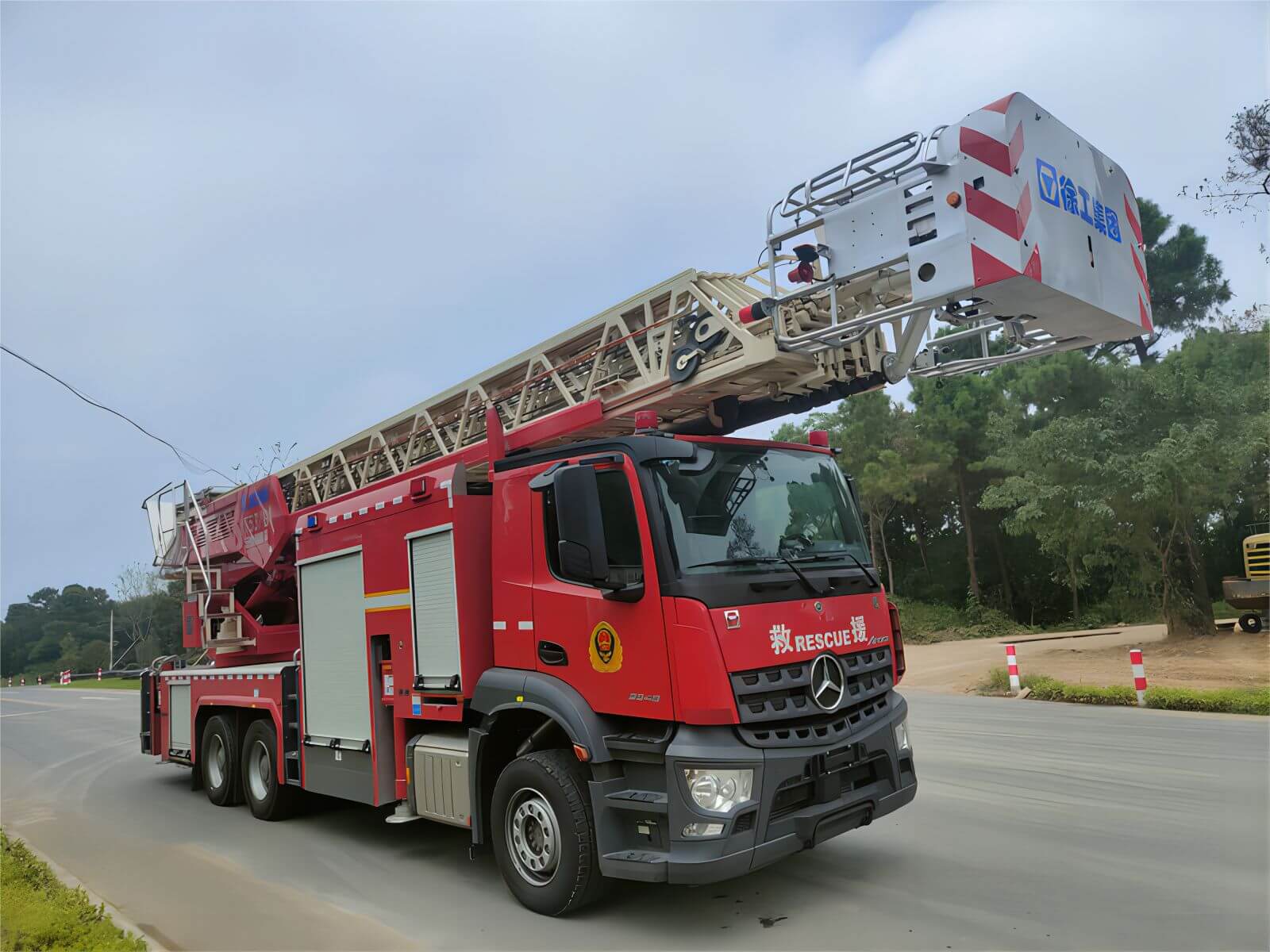 Aerial ladder fire trucks (97)