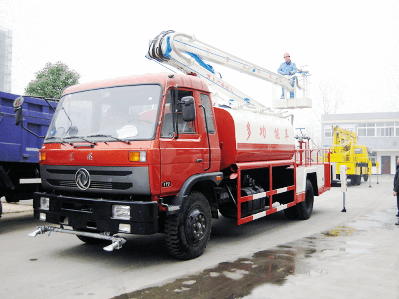 Dongfeng 4x2 Overhead working truck with sprinkler