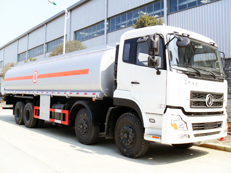 Dongfeng Tianlong 8x4 30-35CBM Oil Truck 