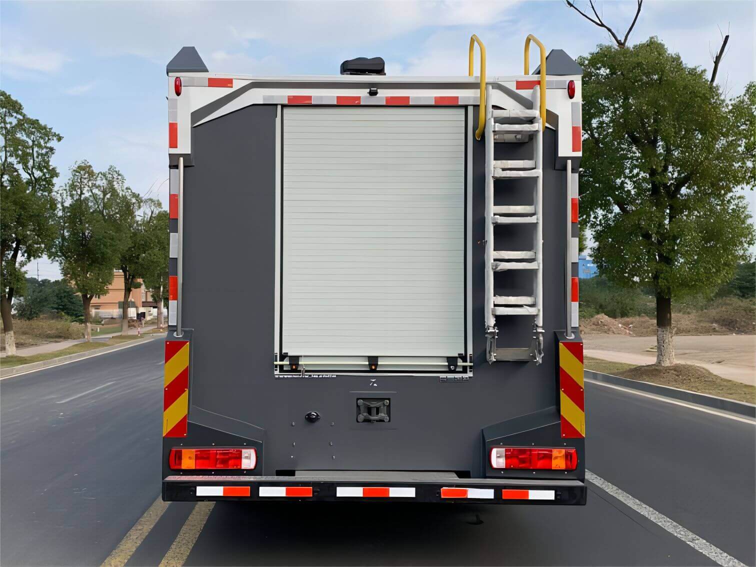 Sinotruck HOWO Water purifier trucks (12)