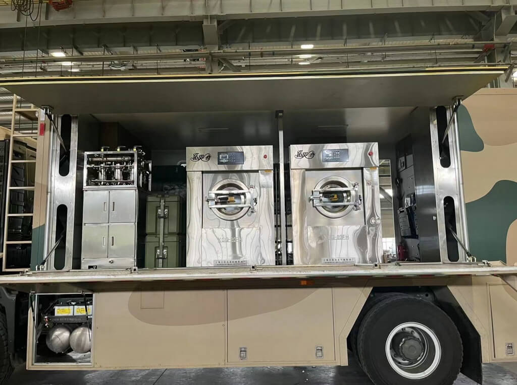 HOWO 4 x 4 Cleans Clothes Laundry Truck (2)