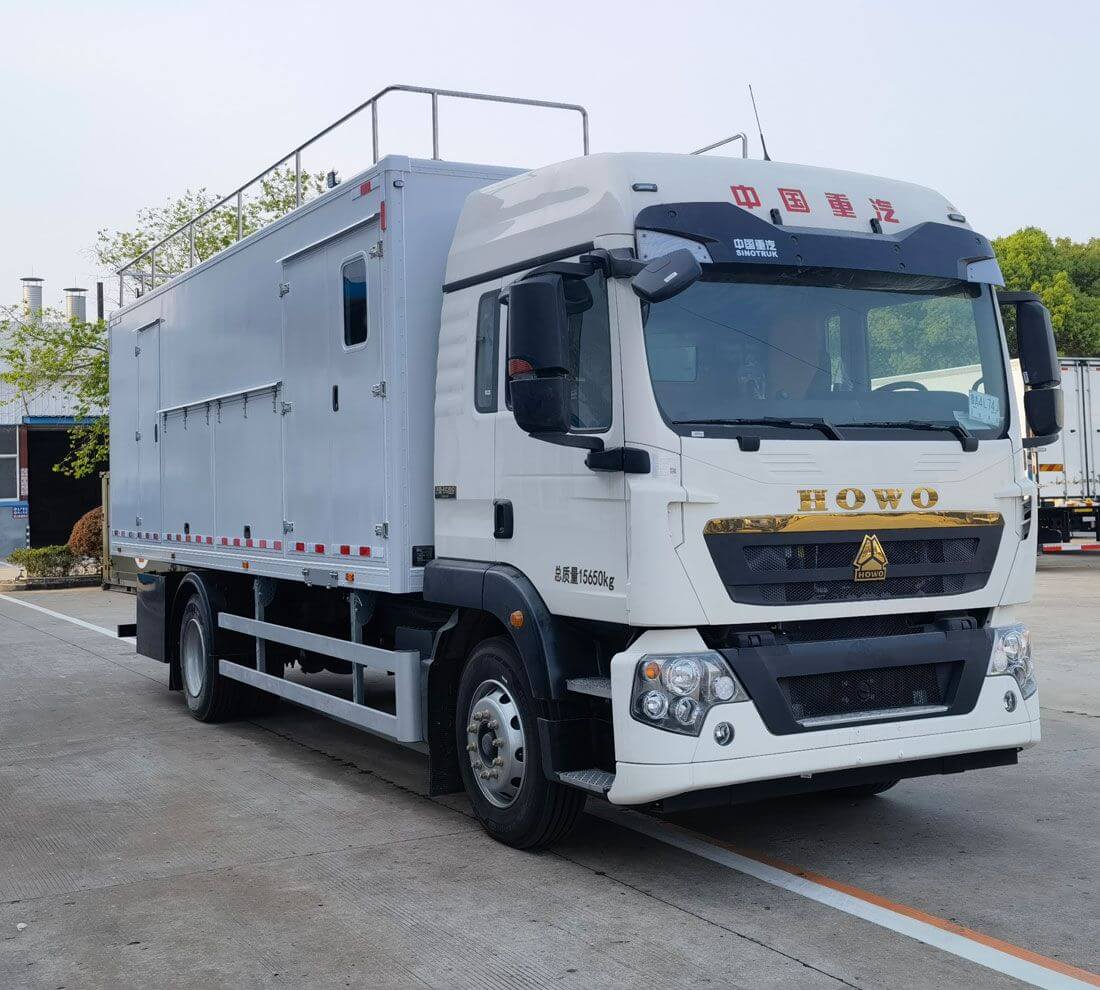 Sinotruck HOWO Water purifier trucks (2)