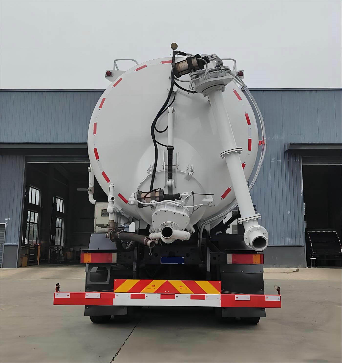 Pneumatic suction truck Industrial Vacuum Trucks (4)