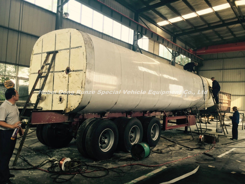 Tri Axles Trailer Tanker with Insulation Layer for Heat Bitumen, Liquid Asphalt, Coal Tar Oil, Crude Oil Transport Tank Capacity 30, 000L-45, 000liters 12wheels