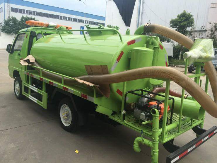 Forland 3000liters Septic Tank Vacuum Trucks (4X2 RHD Vacuum Tanker for Wast Water Sewage)