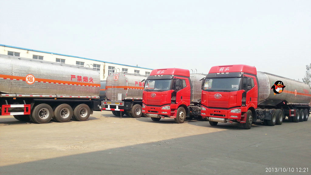Stainless Steel 304 Food Oil Tanker Semi-Trailer 3 Axles Tank Capacity 45000L to 52000L Shell Polished