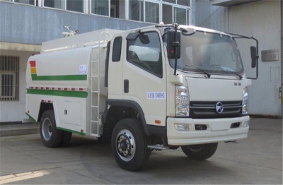 Kama All Wheel Drive 4X4 Fire Spraying Truck with Fire Pump Water Tank 4900 L