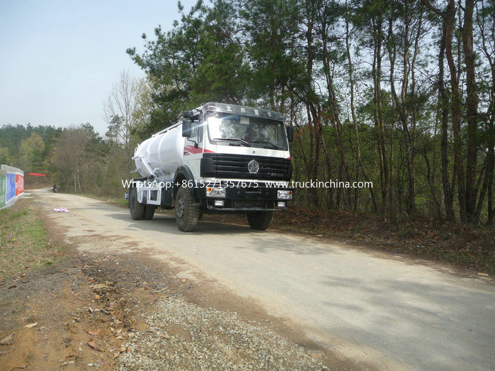 Beiben 4X4 off Road Vacuum Tanker Truck Sewage Pump Tanker