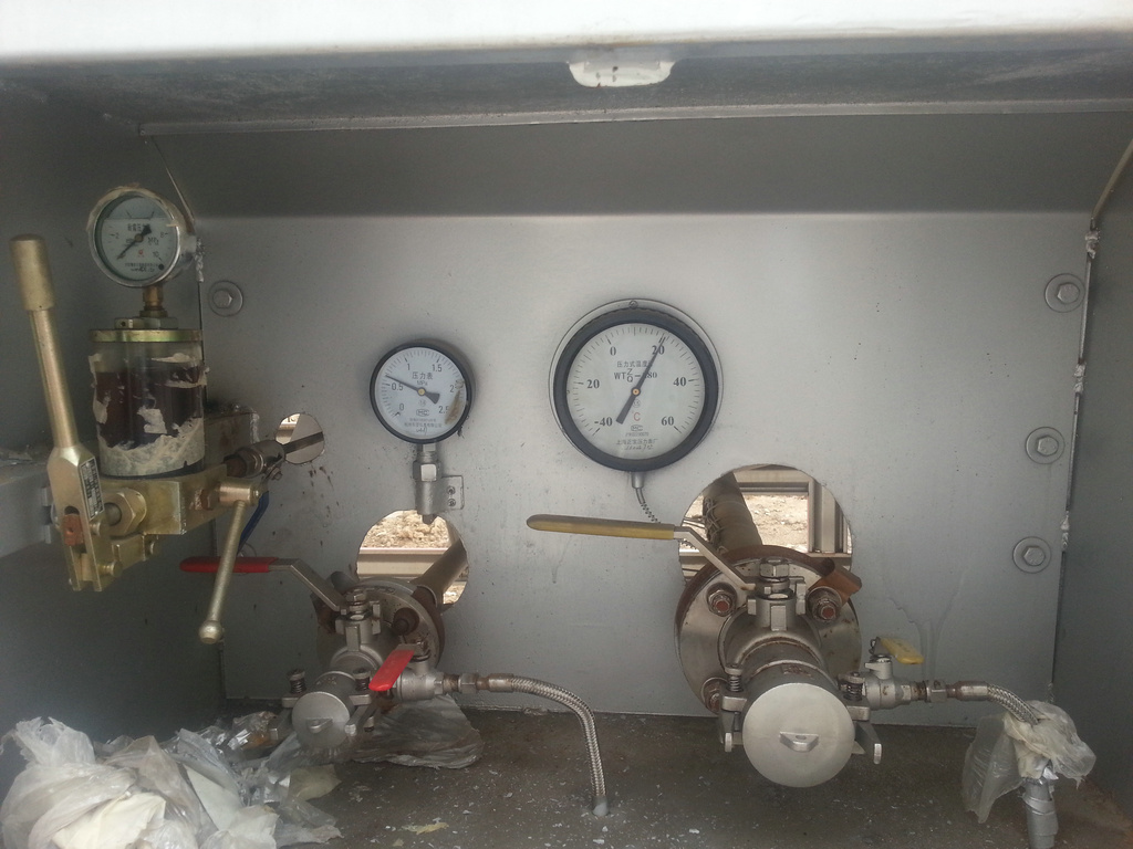 3 Axkes Liquid Ammonia Tank Trailer Pressure 2.49MPa Tank Volume 46000liters, Loading 23920K (NH3 Anhydrous Liquid Ammonia Gas)