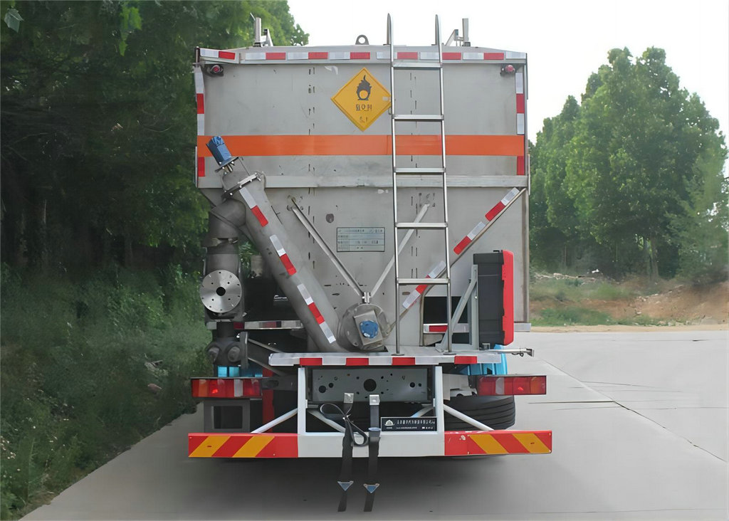 on-Site Mixed Heavy Anfo Explosives Trucks (4)