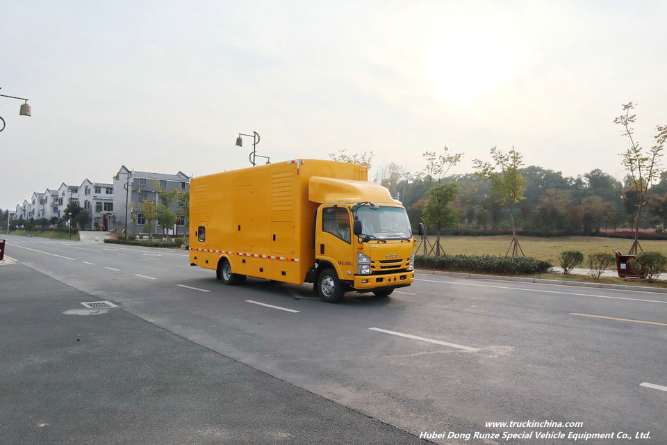 ISUZU Electric Power Supply Trucks (3)