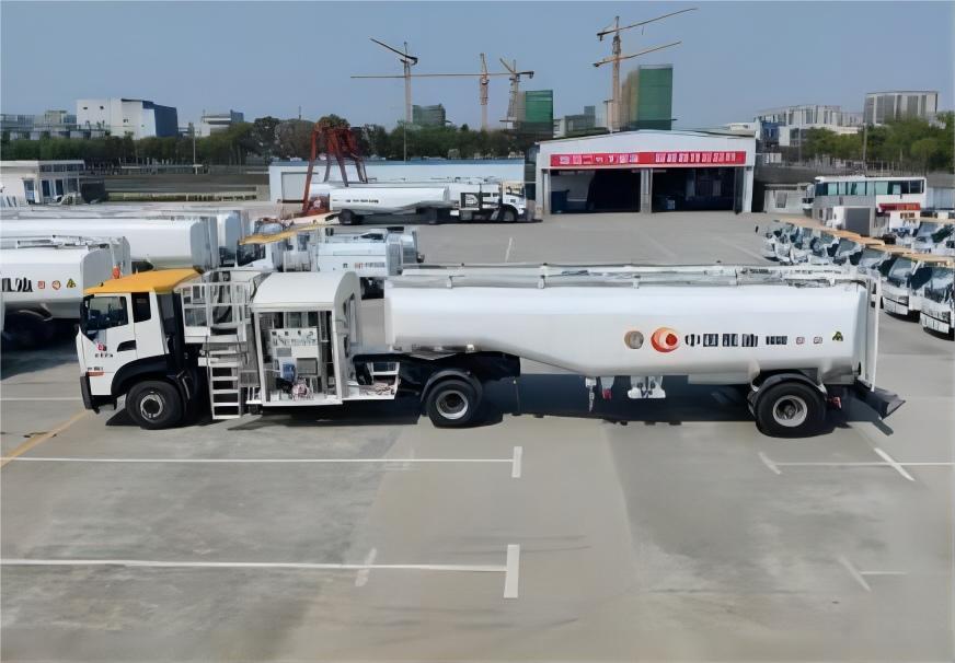Aircraft Refueler 35KL (8)