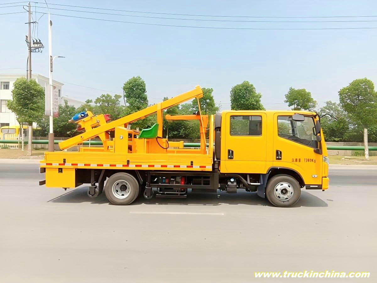 SAIC YUEJIN Piling, Pulling Guardrail Repair Trucks (1)