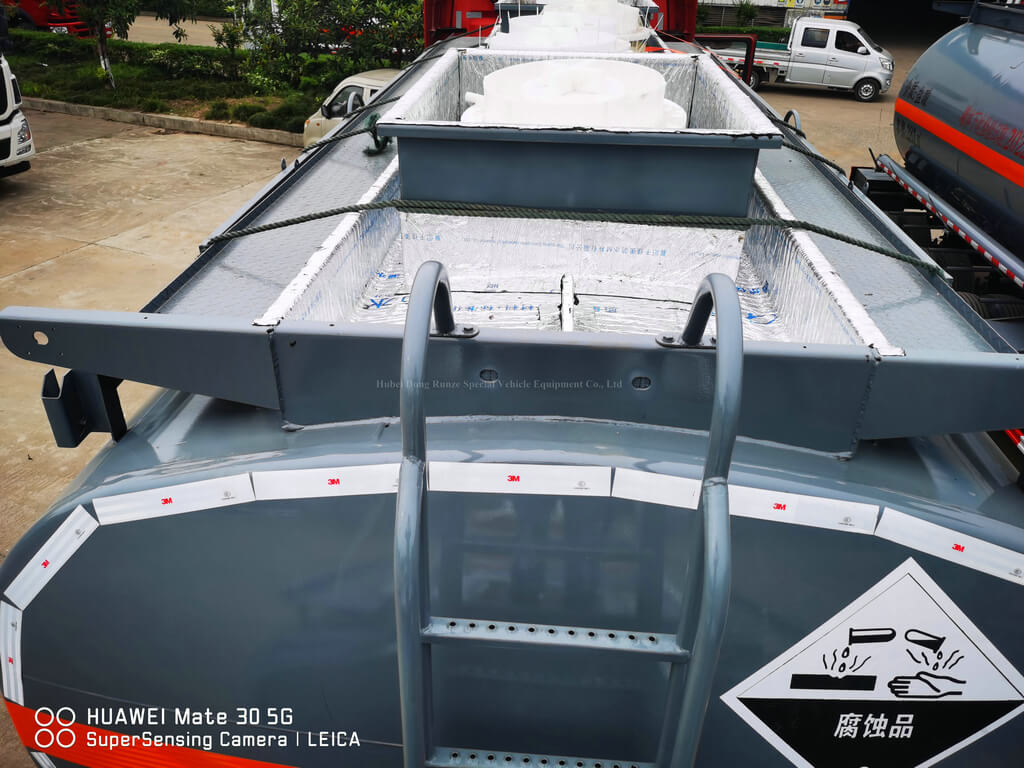 Lined PE tank 15cbm Hydrochloric acid lorry tanker (75)