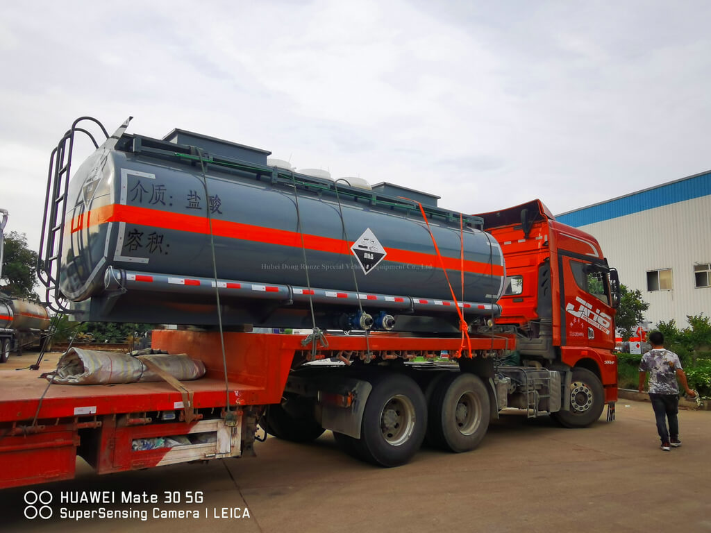 Lined PE tank 15cbm Hydrochloric acid lorry tanker (96)
