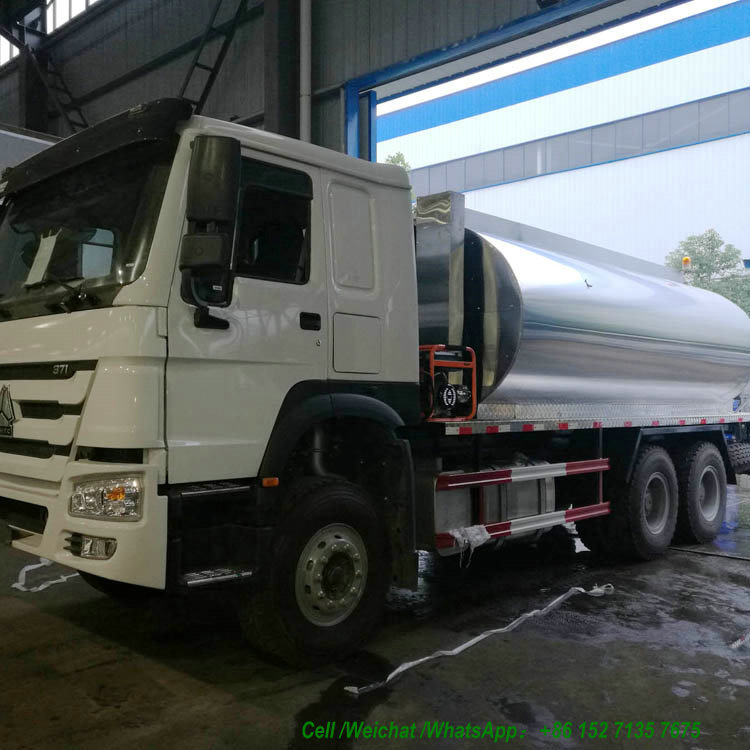 HOWO 16 Ton Intelligent Asphalt Distributor Truck 6m3 Asphalt Emulsion Tank