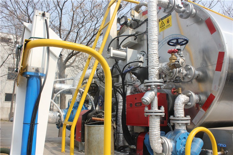 Kingrun Asphalt Distributor (8000L Asphalt Road Spraying Truck)