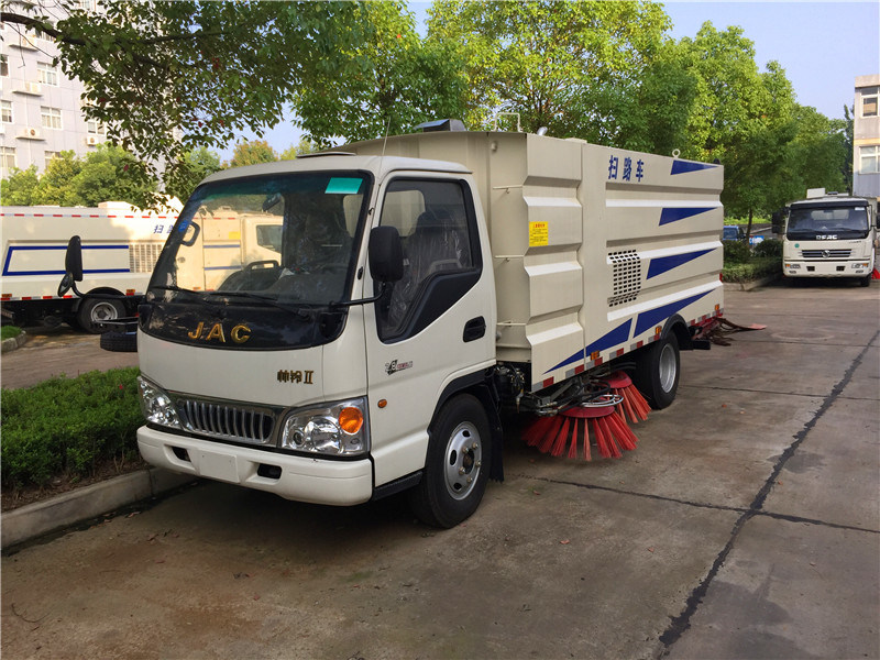 JAC 5cbm Mechanical Road Sweeper 4m3 Dustbin, 1.5m3 Clean Water Tank