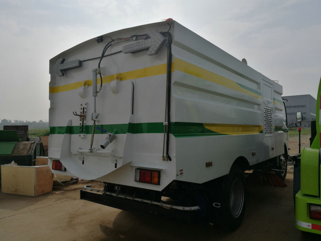 Japan Brand New I. S. U. Z. U Ftr Road Sweeper Truck 5.5 Cbm Tank Vacuum Road Sweeper