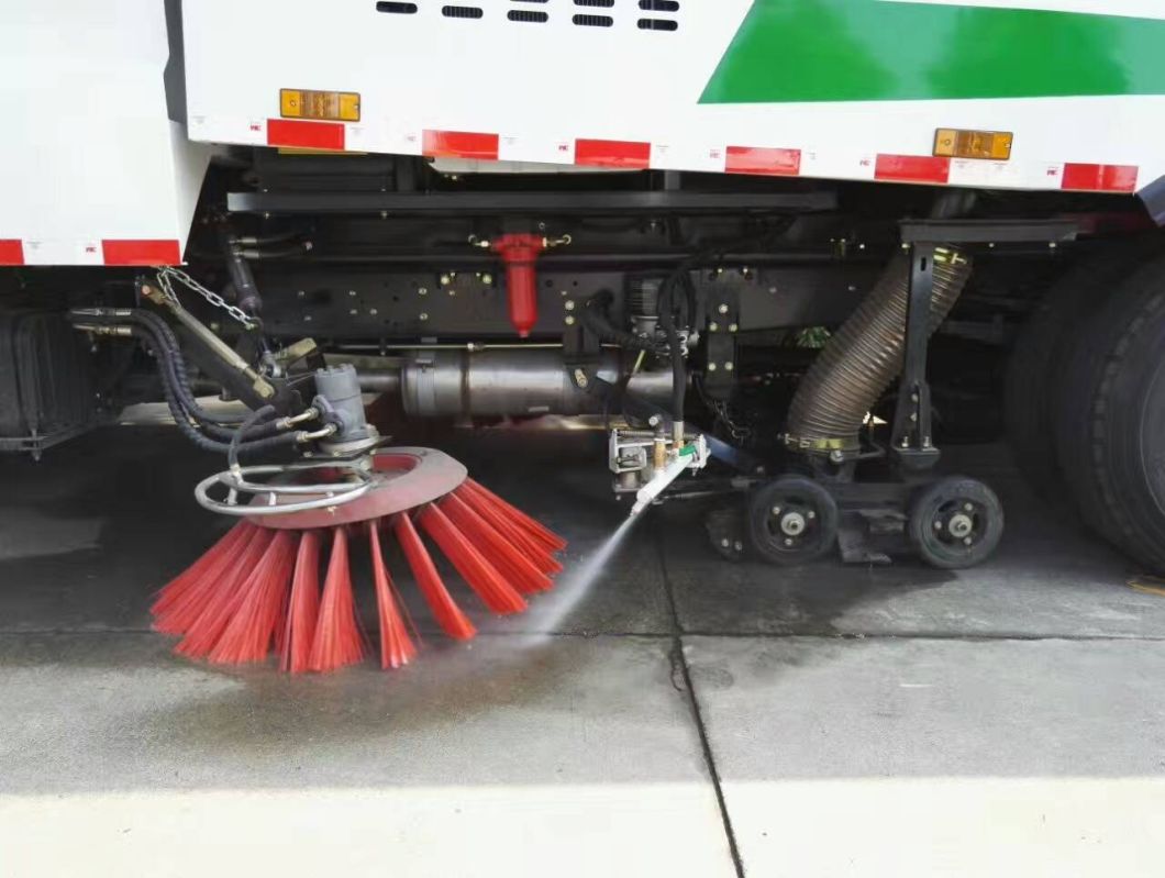 Efficient Road Sweeper 8000 Liters Street Cleaning Truck Road Sweeper Euro 5.6
