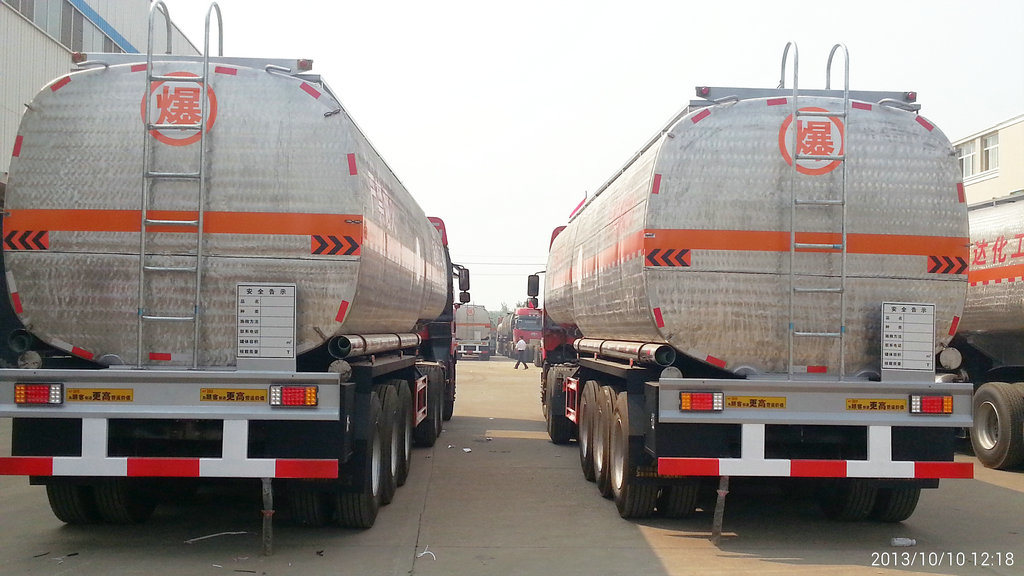 Stainless Steel 304 Food Oil Tanker Semi-Trailer 3 Axles Tank Capacity 45000L to 52000L Shell Polished