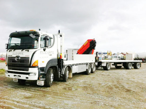 700 Hino 8X4 Flatbed Truck with 14tone Loading Crane and Full Flatbed Trailer for Sale