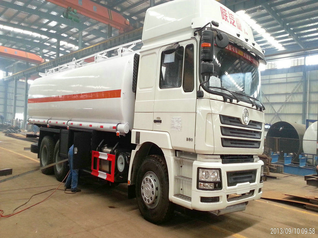 Shacman Road Tanker for Petroleum Oil, Gasoline, Petrol, Diesel Transport 20000L -27, 000liters