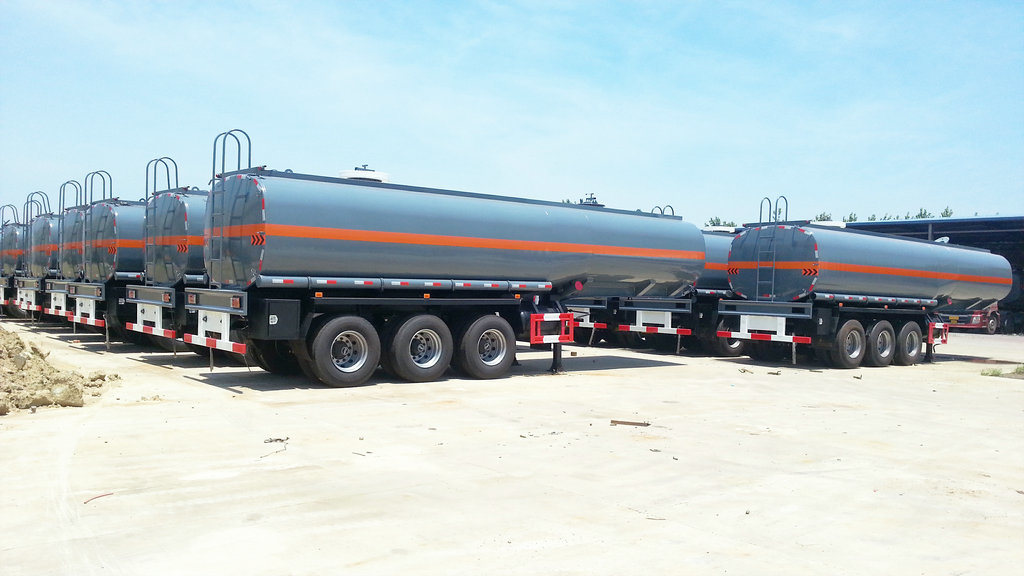 Hydrofluoric Acid Tanker with Dual Bogie Axle (single point suspension) Steel Lined LDPE 22 -27cbm Tank