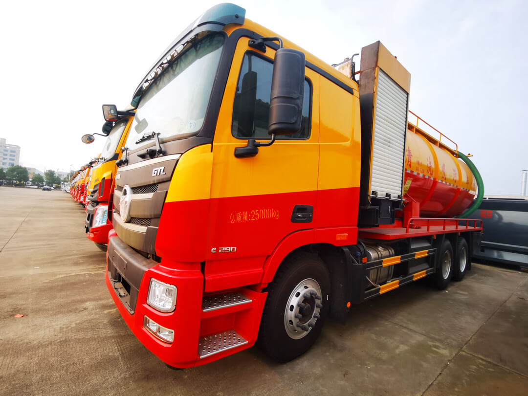 FOTON Industrial Vacuum Sewage Truck (7)