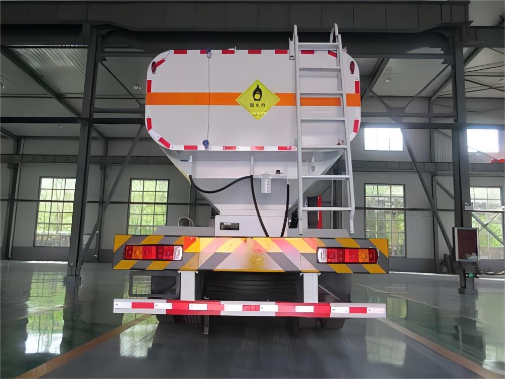 HOWO 17T mixed ANFO charging trucks (3)