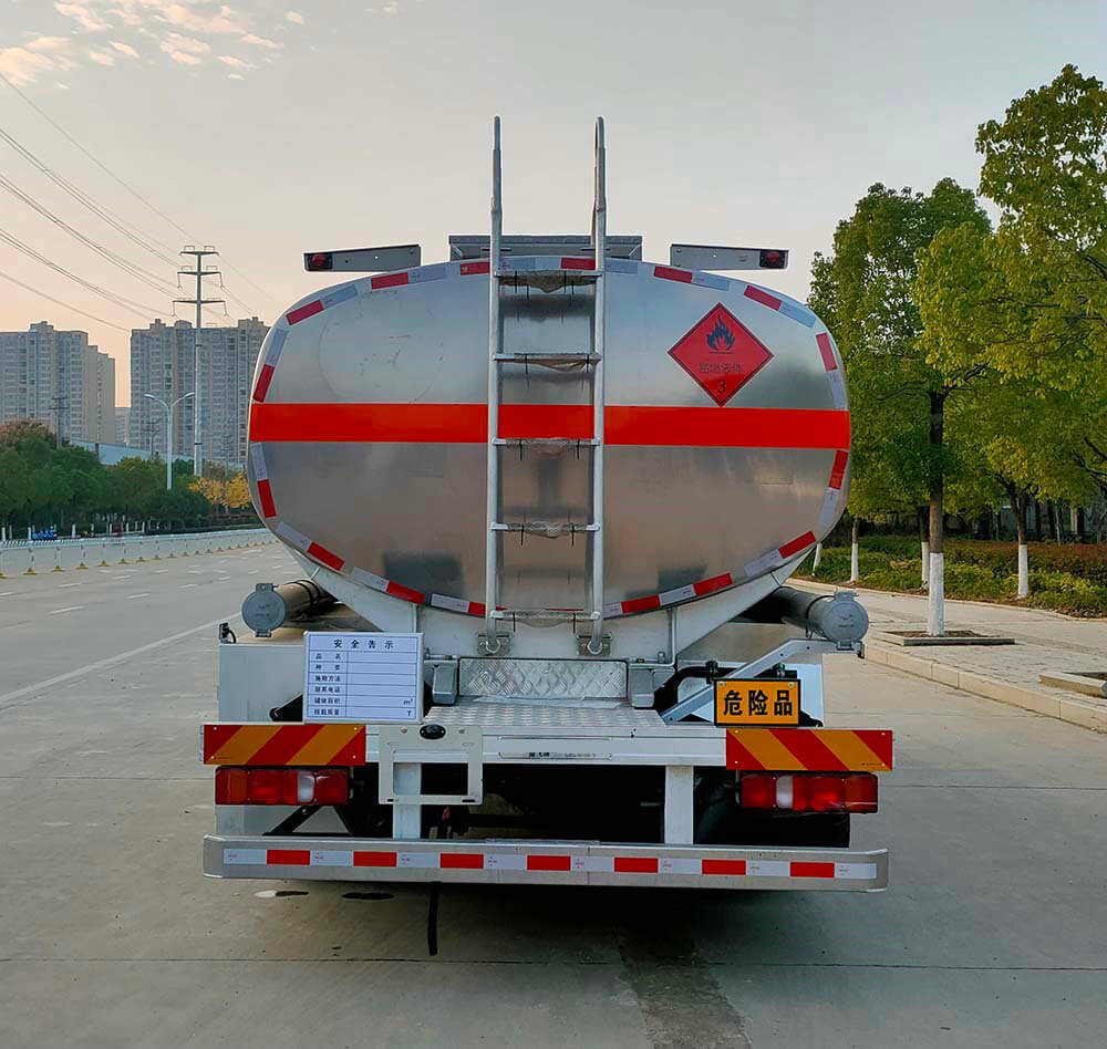 SITRAK aviation fuel tanker refuelling aircraft Vehicle (2)