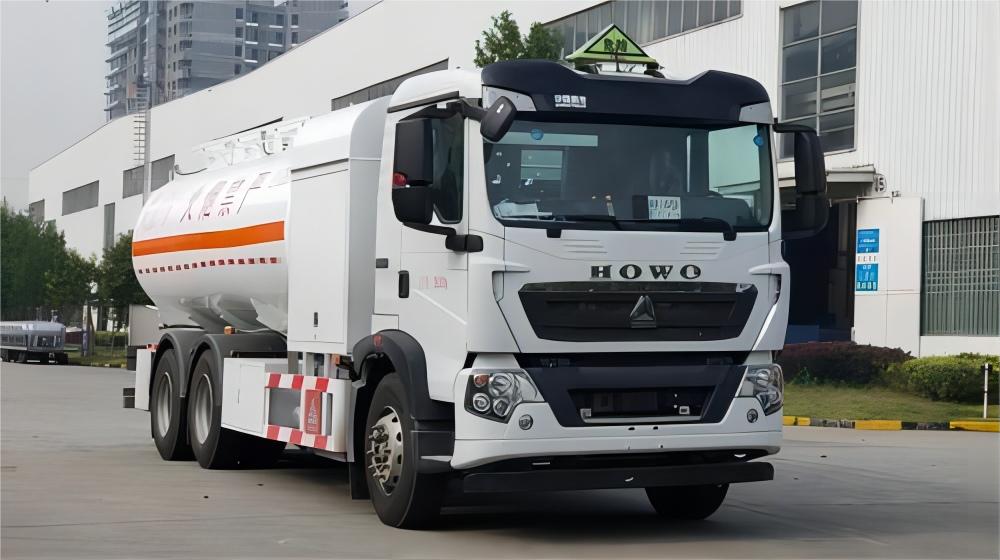 HOWO Aircraft Refueling Trucks (15)
