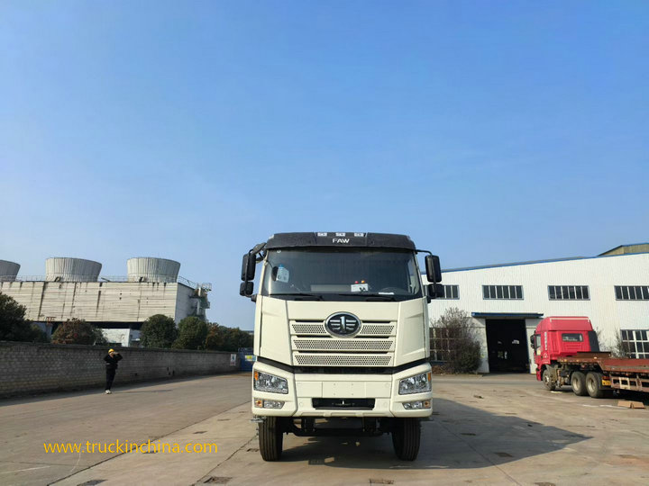 FAW HOWO DFAC Truck aircraft refuelling vehicles (2)
