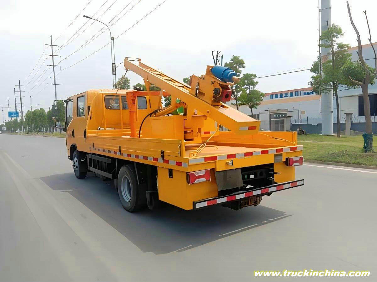 SAIC YUEJIN Piling, Pulling Guardrail Repair Trucks (4)