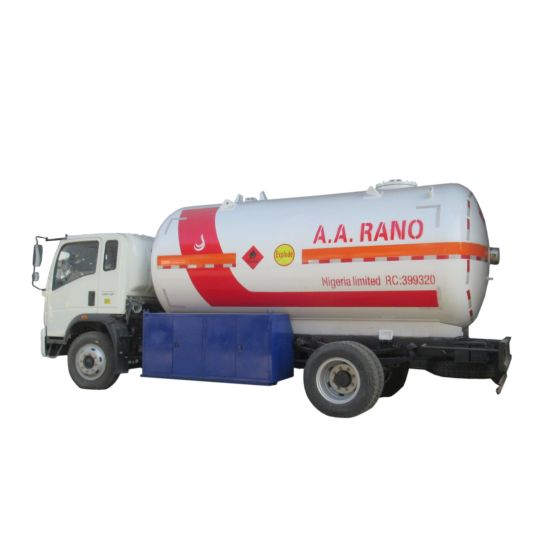HOWO 5.5m3 (5500 Liters) LPG Bobtail Truck Tanker Mounted with LPG Pump Yqb-5. LPG Dispenser BCS-150 LHD. Rhd