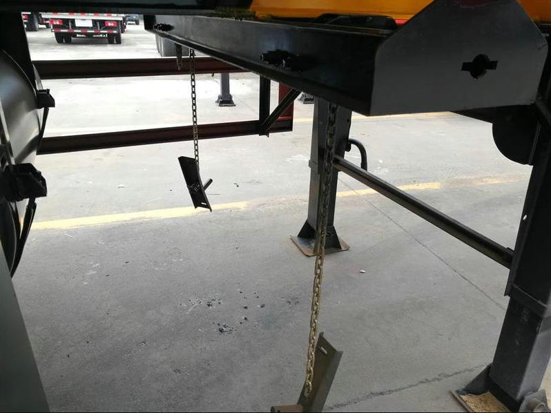 Dangerous Acid Tank Trailer (Steel Lined Plastic LLDPE 16mm Customize Tanker Capacity 28 -45M3)