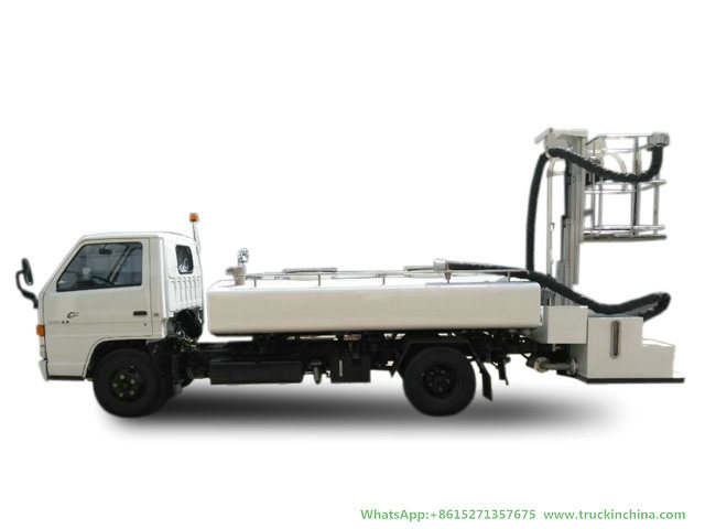 Jmc Aircraft Lavatory Service Truck Clean Water Tank 1200L Sewage Tank 3000L (Aircraft Sewage Tanker With Vacuum Pump Electric Diesel Vehicle)