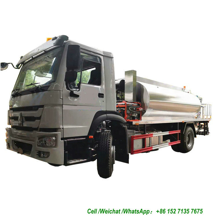 HOWO Road Asphalt Spraying Tank Truck (Asphalt Tank 8000-10000L Insulated Spray Bitumen 4.5 -6 meters)