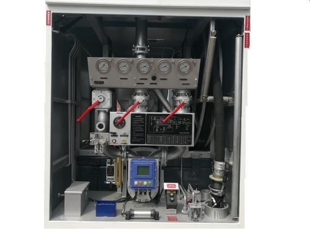Sinotruck HOWO 35000L-50000L Aircraft Tanker (Tractor with JET A-1 Fuel Tank Trailer Aviation Kerosene, Aviation Gasoline, Jet Oil 9000USG -13200USG Refueler)